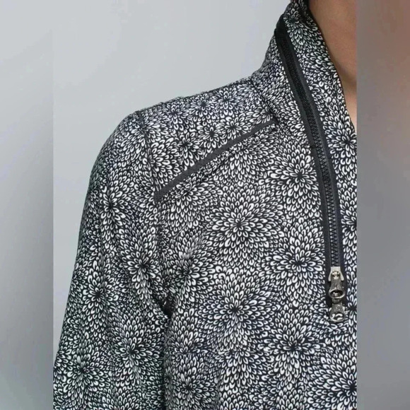 Lululemon Spring Forward Jacket
Plush Petal Black Ghost / Black 4 - Picture 3 of 14